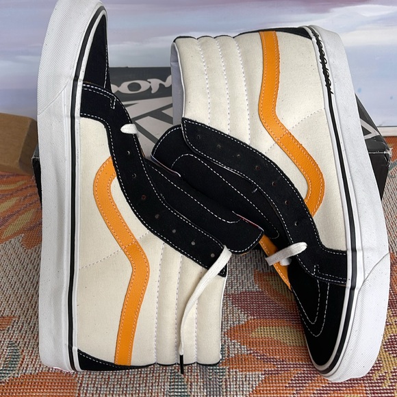 Vans Men’s Sk8-Hi 38 Dx
Noon Goons Black/Yellow/White 
VN0A5KRI05N
Sneakers - Picture 11 of 16